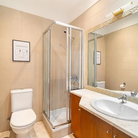 Whome Artsy In The Heart Of Chiado Daire Lisboa